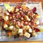 Salade oeuf-lardons-croûtons