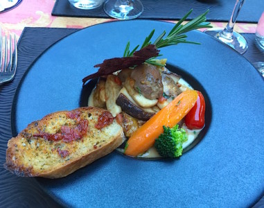 Cassolette de bolets et de chanterelles