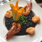Risotto aux gambas à l'encre de seiche