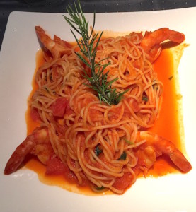 Spaghettis al Pomodoro Rosso" (sauce tomate pimentée et gambas)