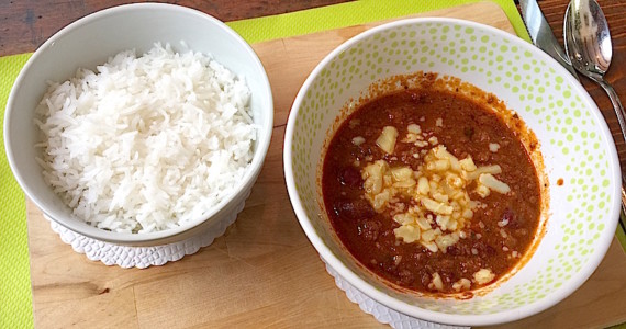 Chili con carne et riz basmati (piquant à la demande)