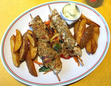 Brochettes de poulet mariné