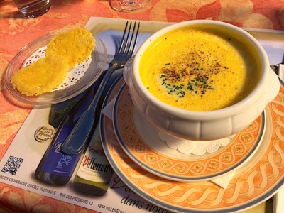 Soupe de courge parfumée à la truffe