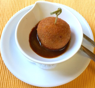 Cromesqui (boulette frite à la viande) en amuse-bouche
