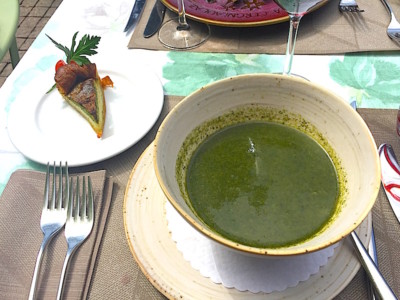 Soupe à l'ortie et son gâteau à l'ortie