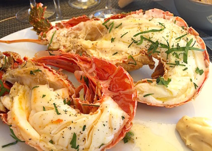 Langouste pochée, vinaigrette et mayonnaise